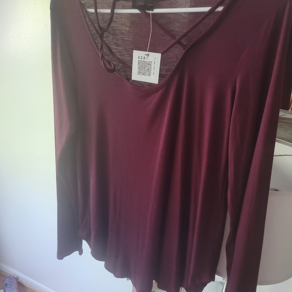 (NWT) Sheila Rose Blouse size Med Color Wine